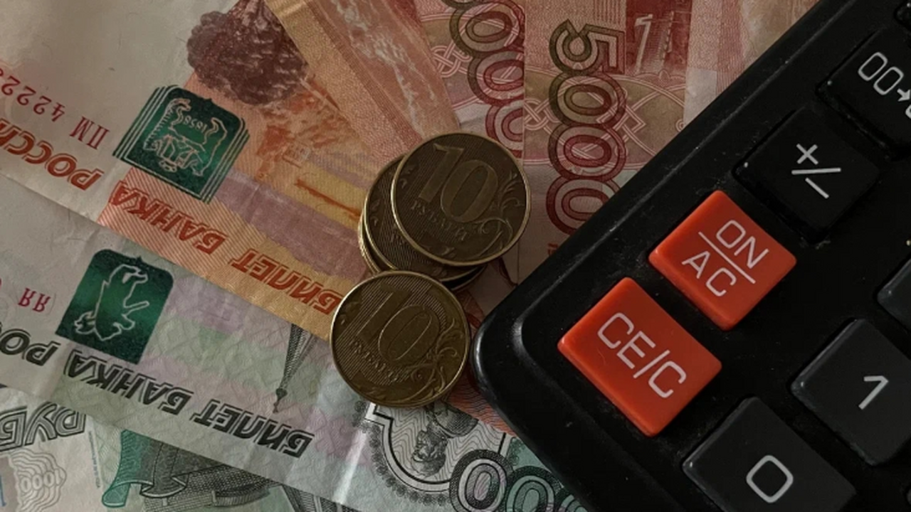 Надбавку за уход хотят поднять до МРОТ: что это...