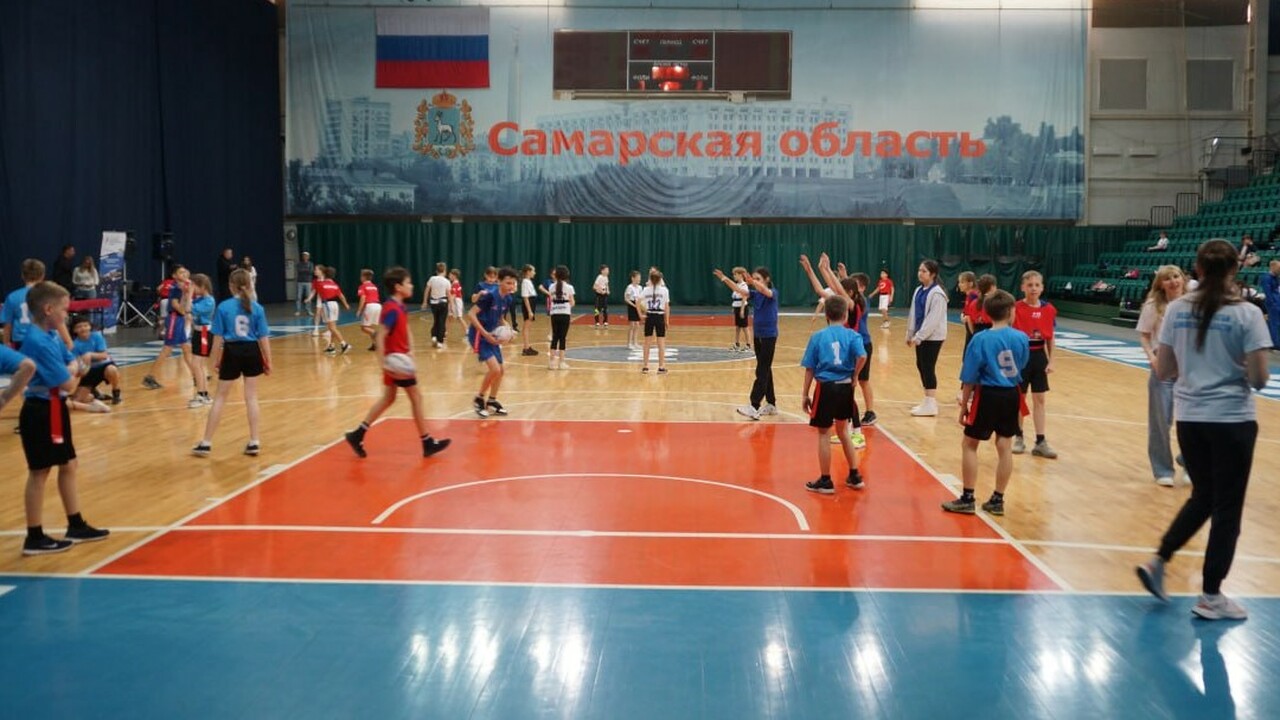 Тэг-регби — бесконтактная игра, имитирующая регби