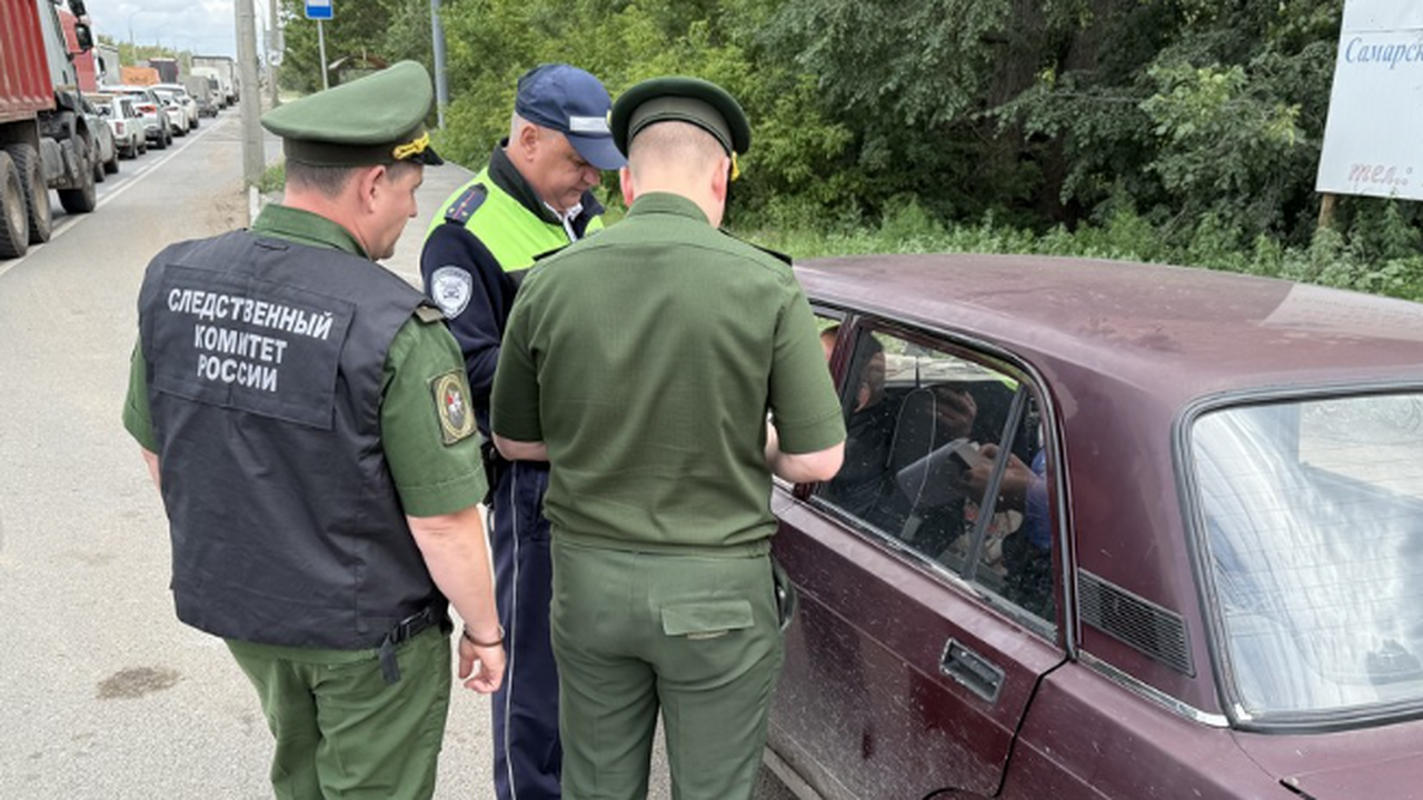 Поймали прямо на дороге. В Самарской области этих людей отправили прямиком в военкомат 7 мигрантов в Самаре отправили в военкомат посл...