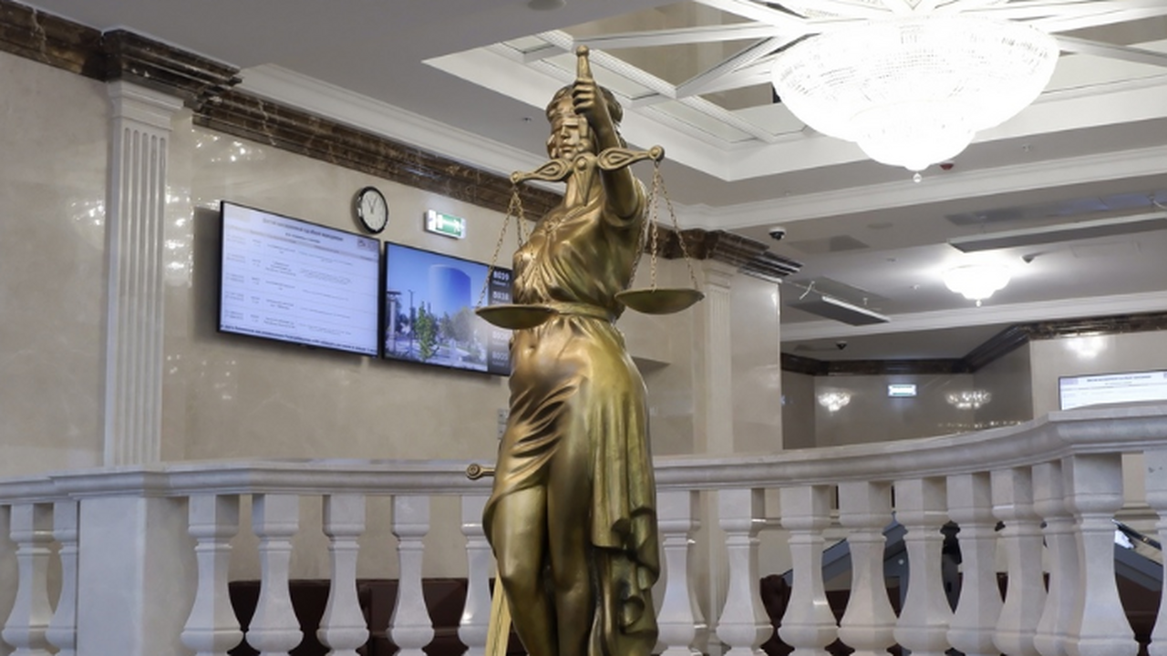 Просто горы оружия. В Самарской области начали разбираться с "Индейцами" В Самарском областном суде 26 мая начались разб...