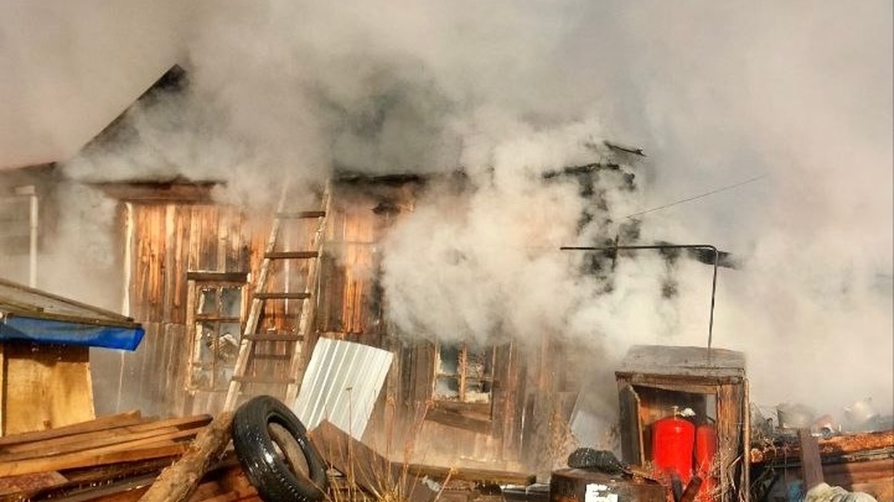 На тушение пожара в частном доме ушло менее часа