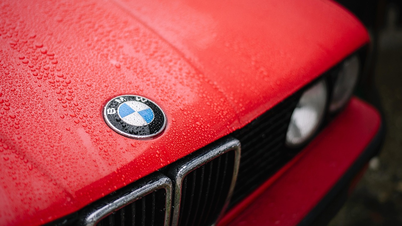 BMW 3-Series отмечает 50 лет: от седана-энтузиаста до электрического будущего C конвейера сошло уже 18 млн машин серии