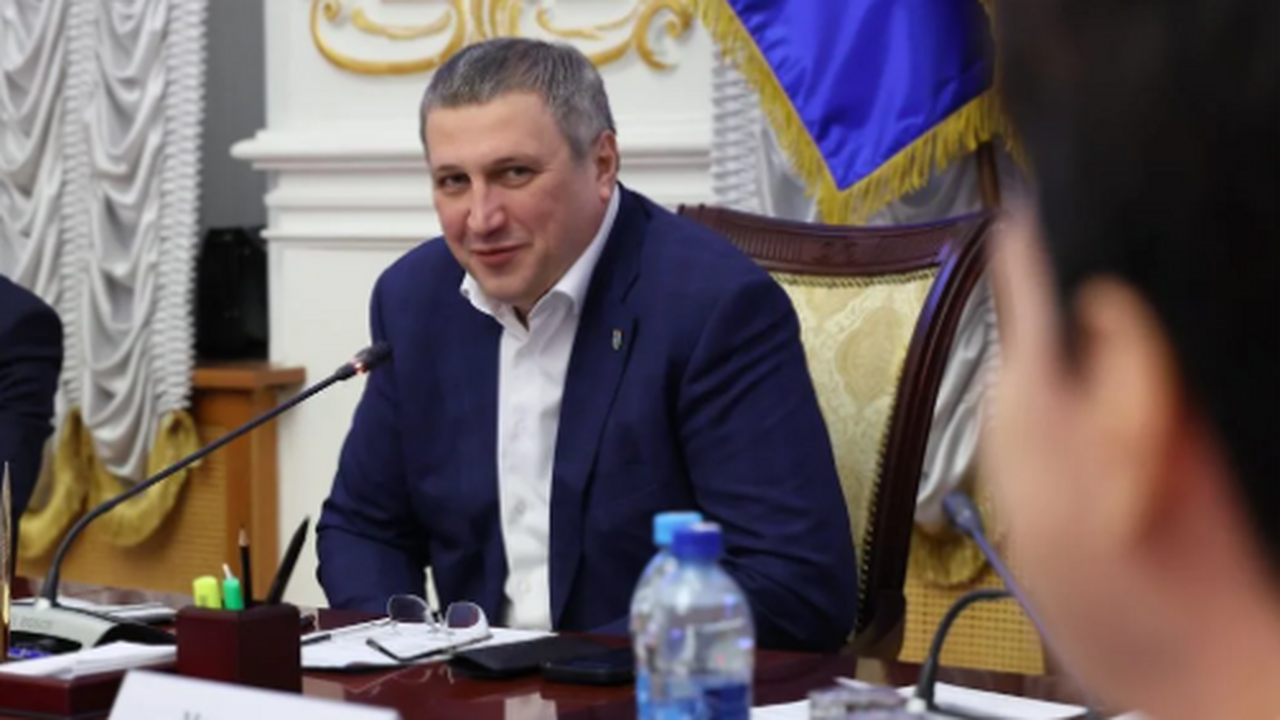 Он руководит областной столицей с декабря 2024 ...