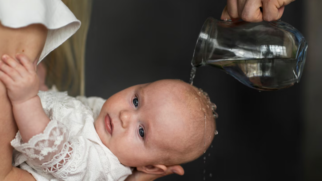 Депутат Иванов заявил о рисках обмана при покупке святой воды Михаил Иванов рассказал о рисках покупки святой...