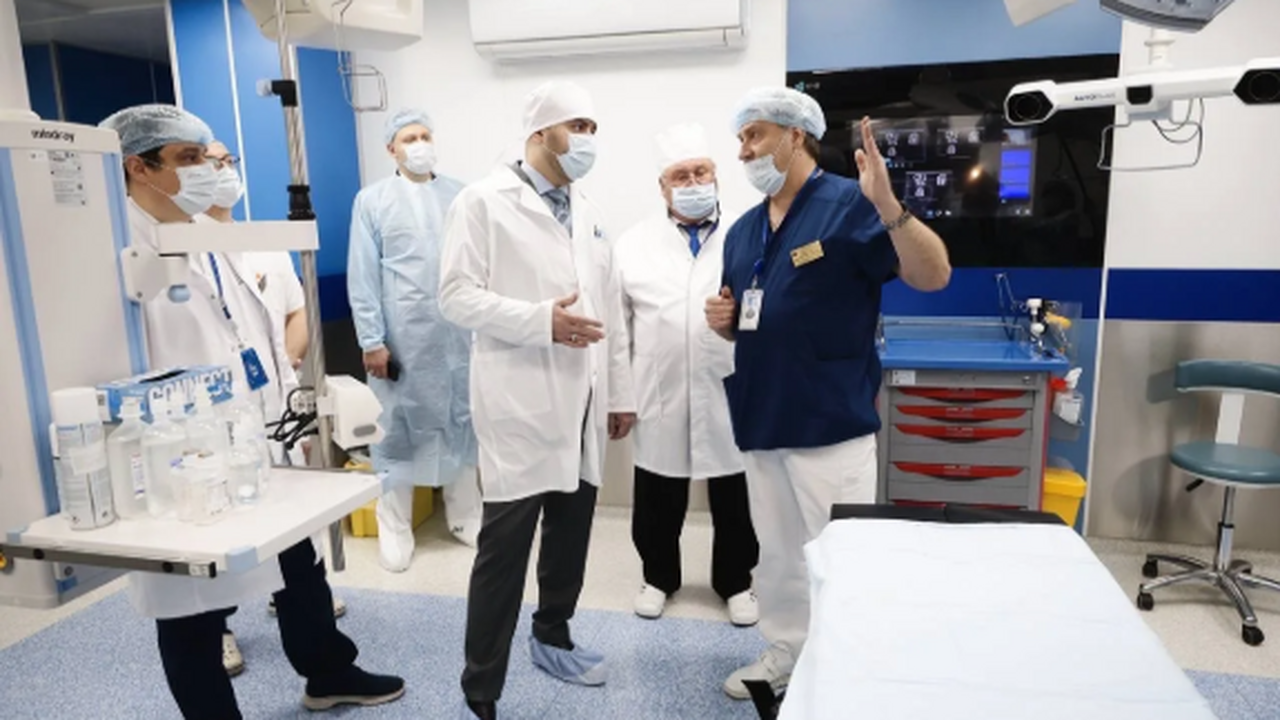 Он обсудил со студентами и преподавателями меры...