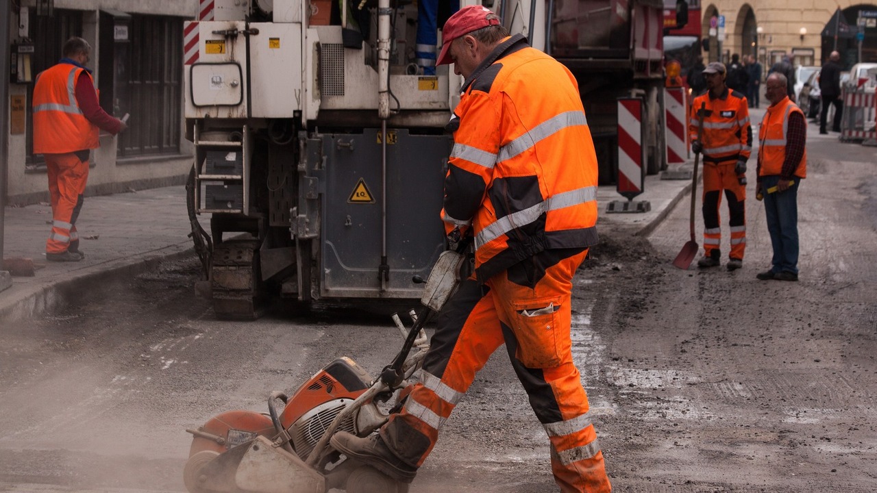 Также мигранты с 1 декабря будут обязаны сдават...