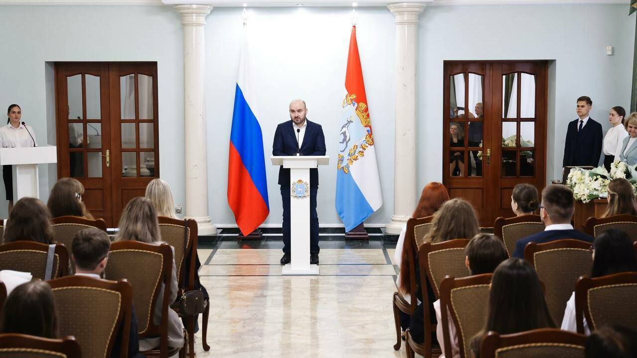 Вячеслав Федорищев встретился с лучшими выпускниками и вручил награды за высокие достижения в учебе Сегодня, 26 июня, губернатор Самарской области ...