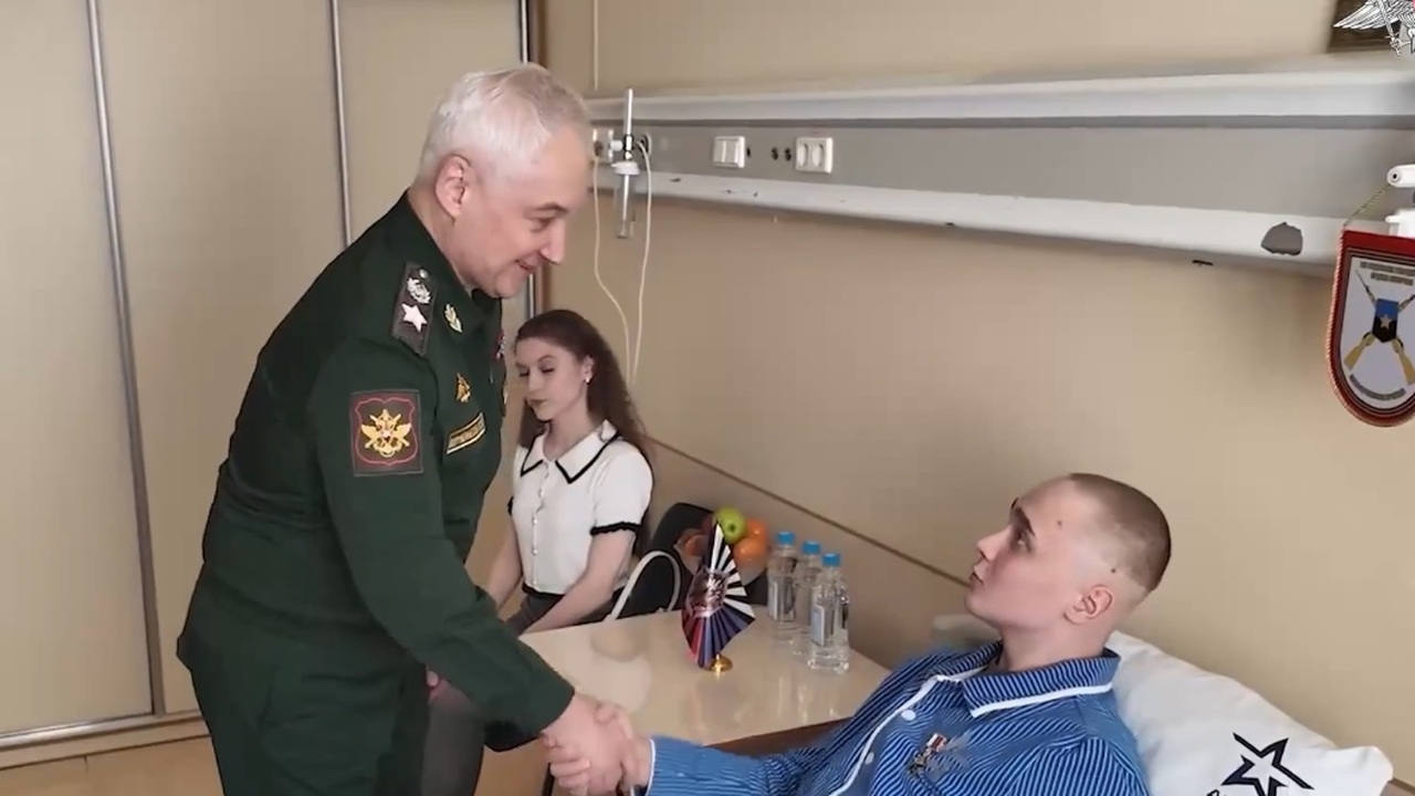 В центре им. Вишневского орден вручил Министр О...