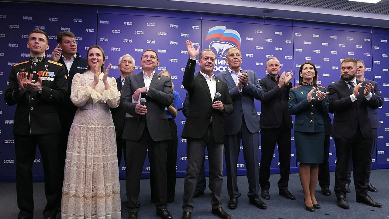Дмитрий Медведев: Граждане сохраняют доверие к «Единой России» По предварительным данным, «Единая Россия» наби...