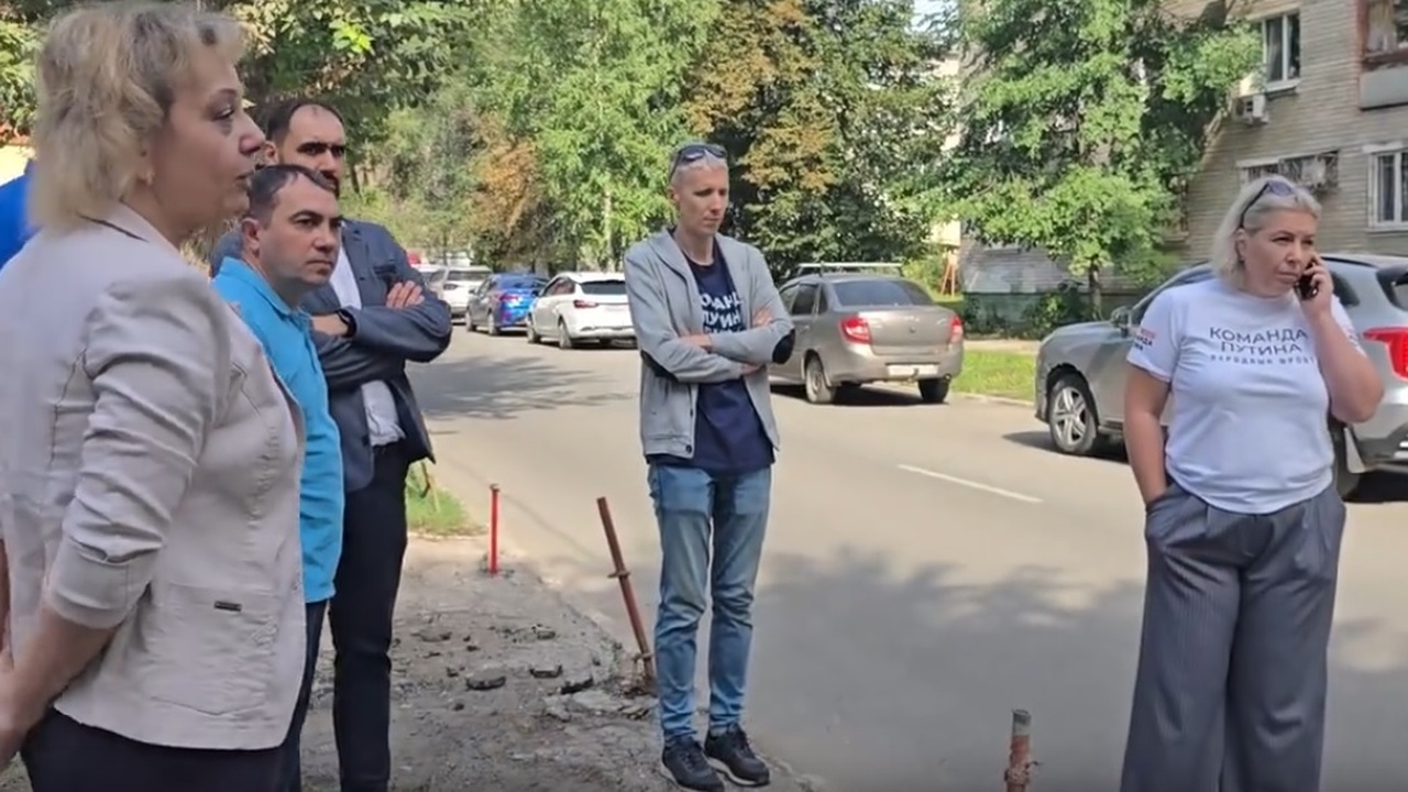 В Самаре у школы №96 обнаружили разрушенный тротуар и аварийный забор По итогам проверки Народный фронт обратился в Д...