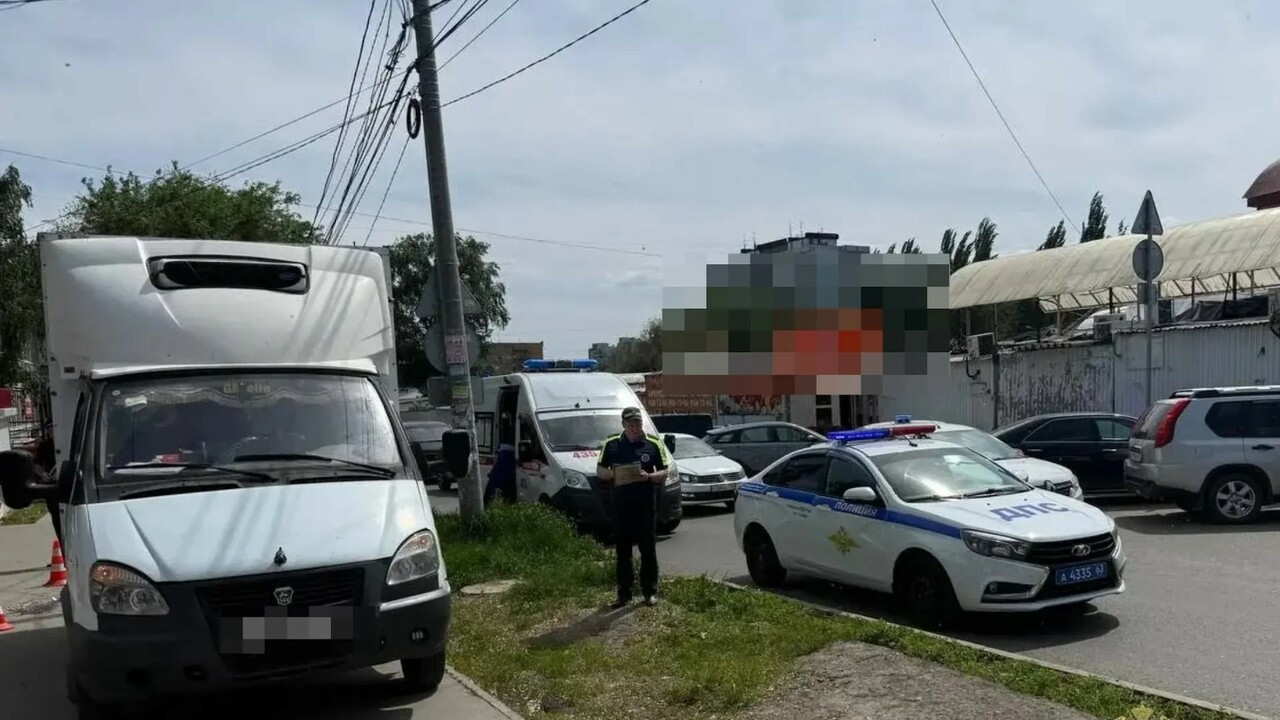 «Газель» двигалась задним ходом по тротуару ули...