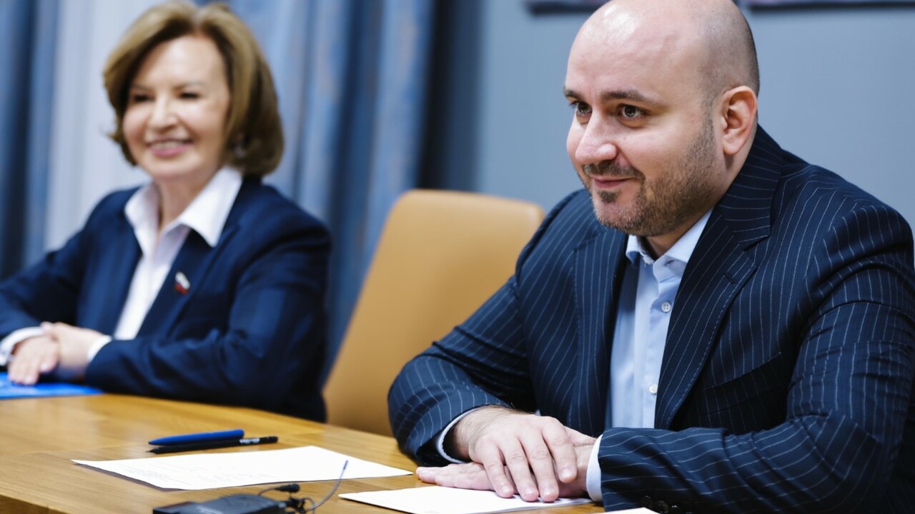 Вячеслав Федорищев и Марина Сидухина вручили медаль «За проявленное мужество» дочери участника СВО из Самарской области Губернатор Самарской области Вячеслав Федорищев...