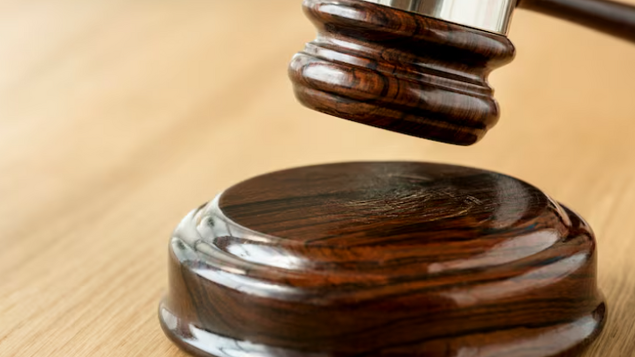 Экс-глава самарского Минздрава Армен Бенян явился на судебное заседание Экс-министр здравоохранения Самарской области А...