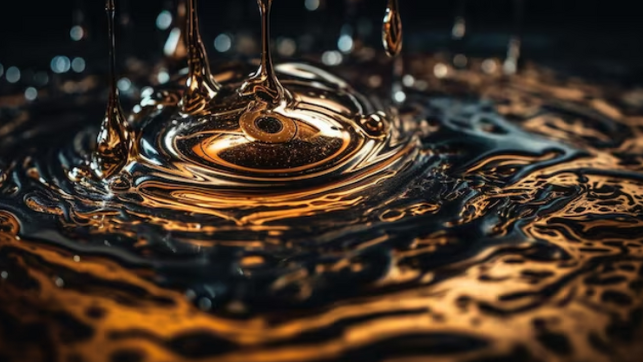 В затоне острова Грязи местные жители обнаружил...