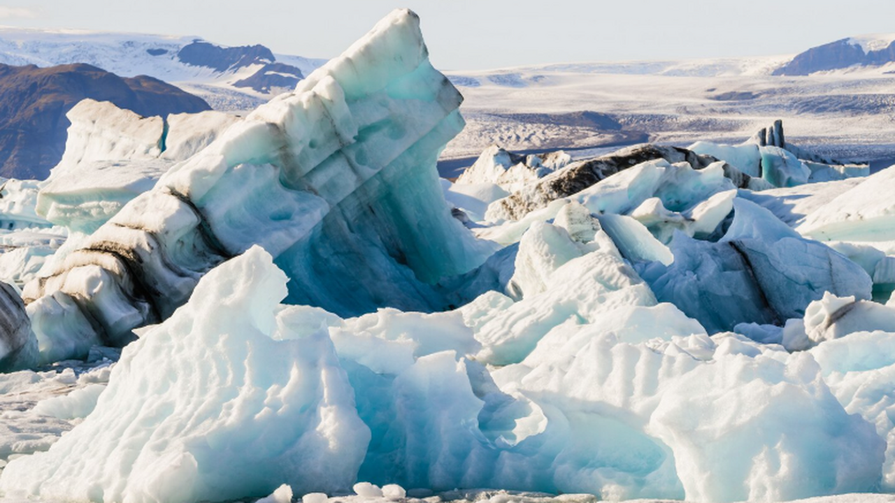 Ледник Берри в Западной Антарктиде за 1996–2023...