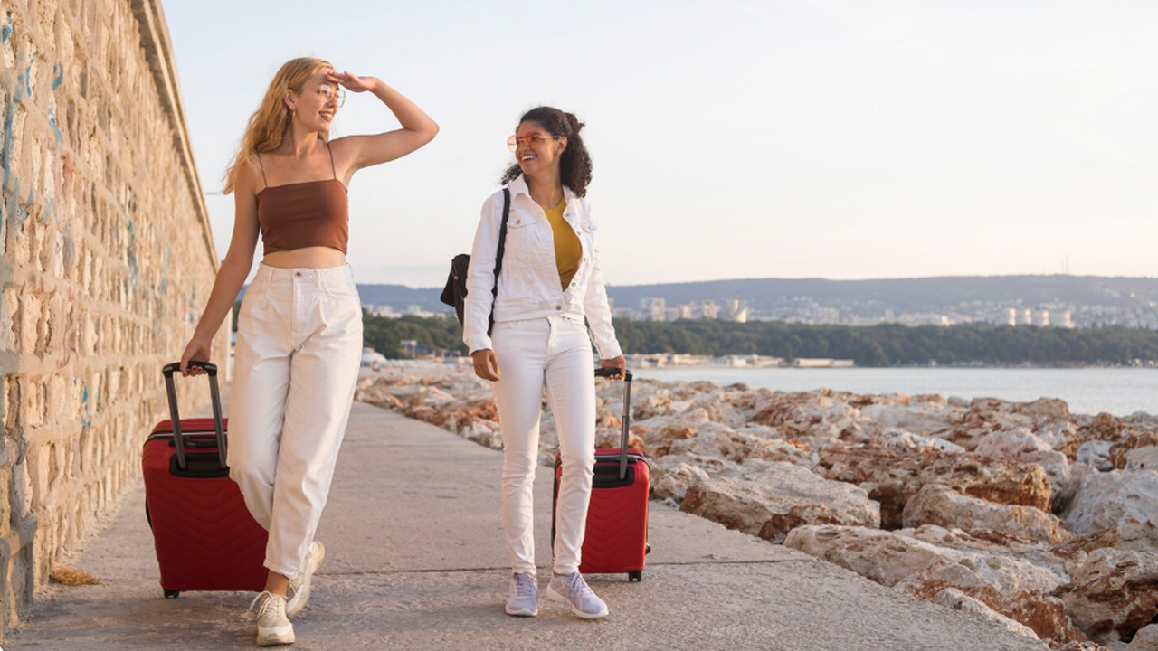 Новые ограничения для туристов за границей: за ...