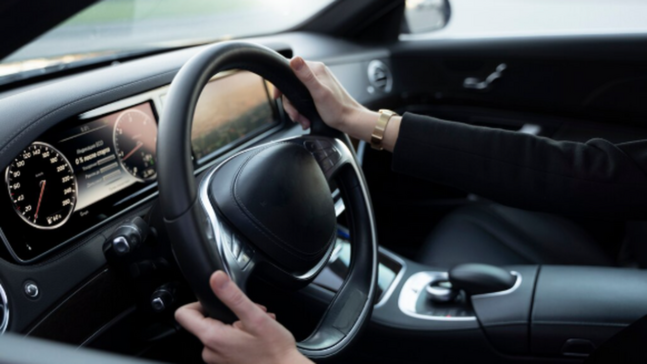 Китай введет запрет на штурвалы Tesla без верхней части из-за опасности травм Китайское Министерство промышленности и информа...