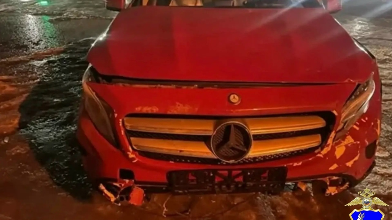 Около дома № 1 по ул. Мира столкнулись Mercedes...