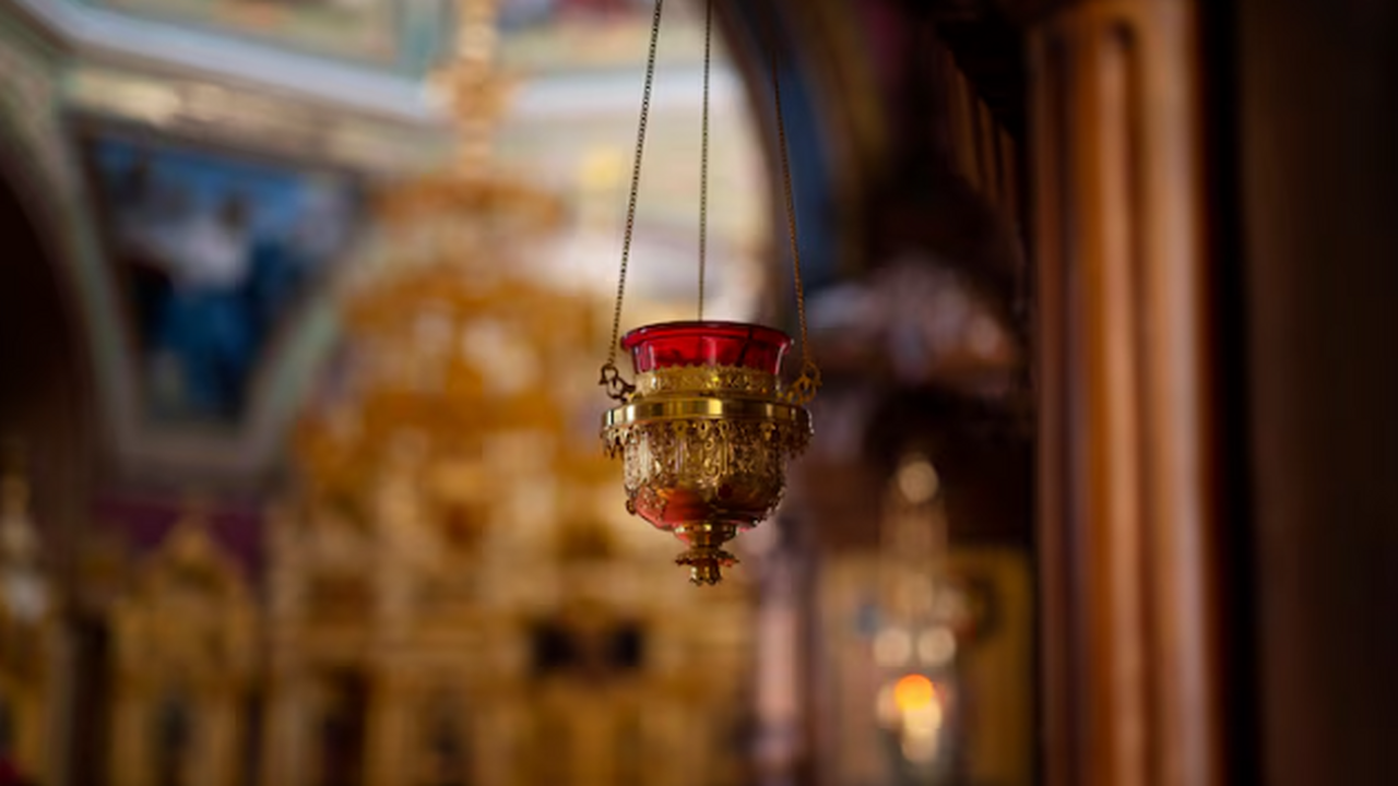 Представители Русской православной церкви подче...