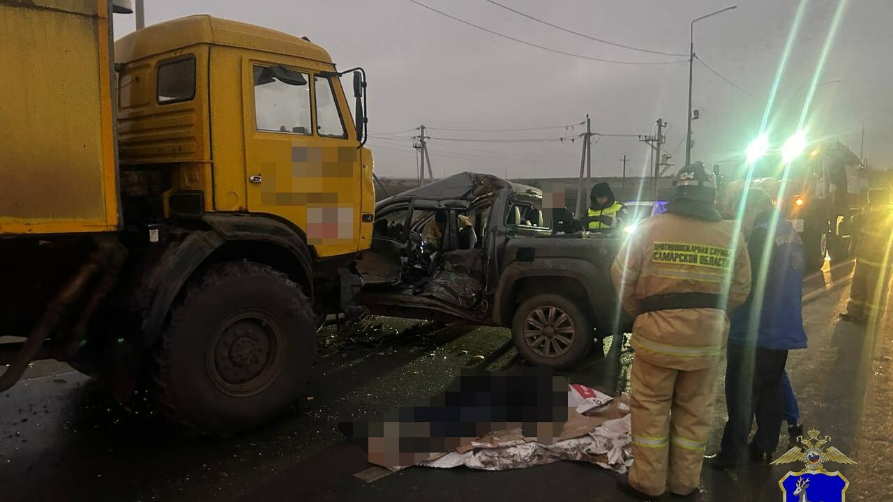 5 декабря на "Подъезде к Оренбургу" в аварии погиб водитель Volkswagen Amarok Произошло лобовое столкновение пикапа и КАМАЗа