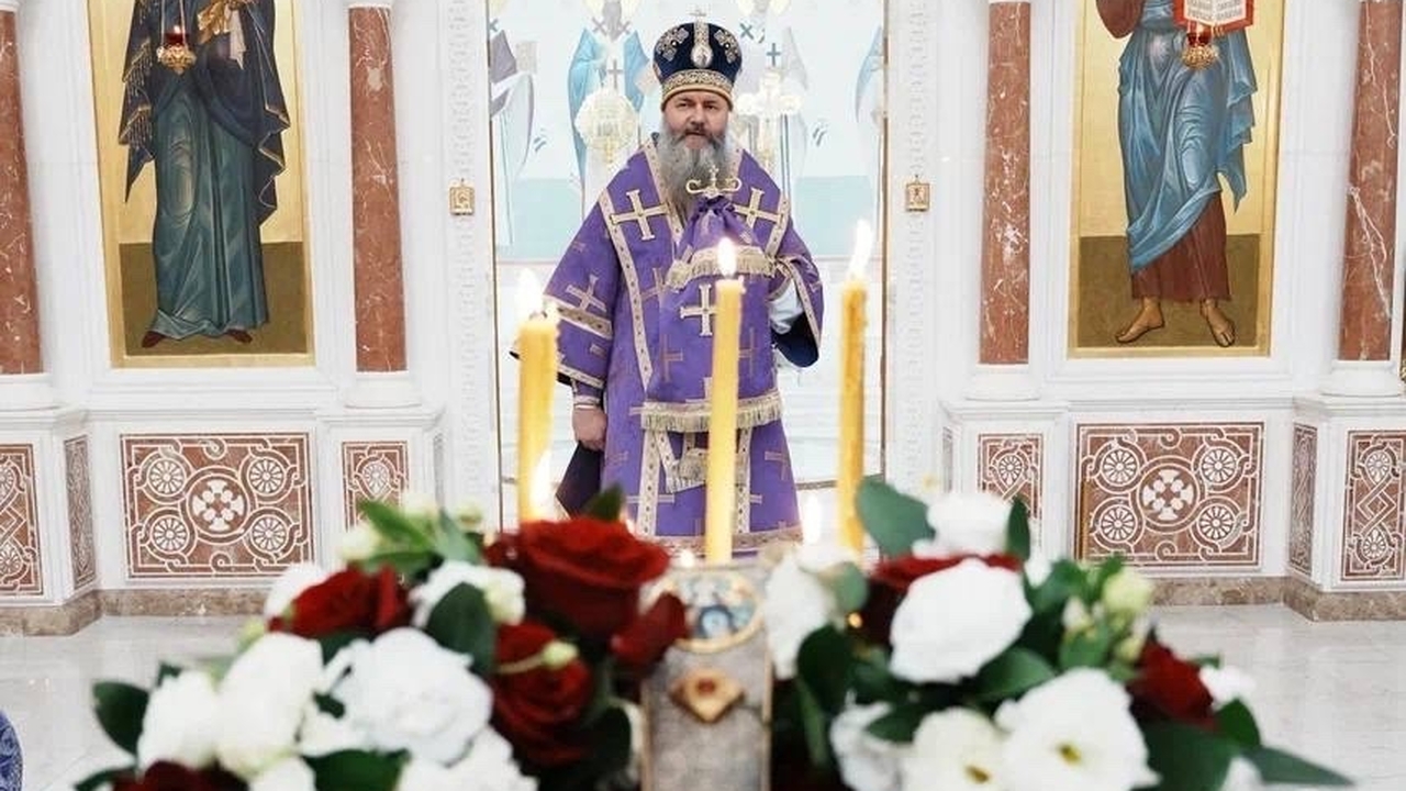В Софийском соборе Самары четверым клирикам вручили Патриаршие ордена 27 сентября 2025 года в Софийском соборе Самары...