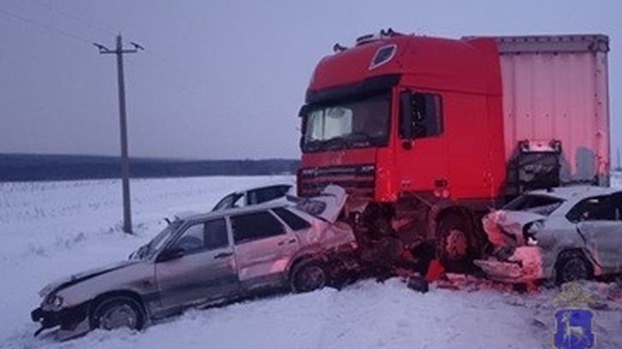 В снежную бурю на автодороге «Самара – Пугачев ...