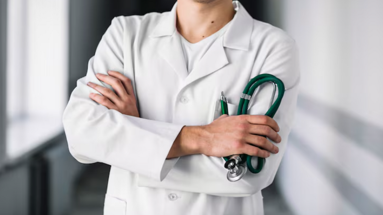 Онколог Румянцев: увеличение живота может указывать на рак яичников Онколог Румянцев объяснил, что увеличение живот...