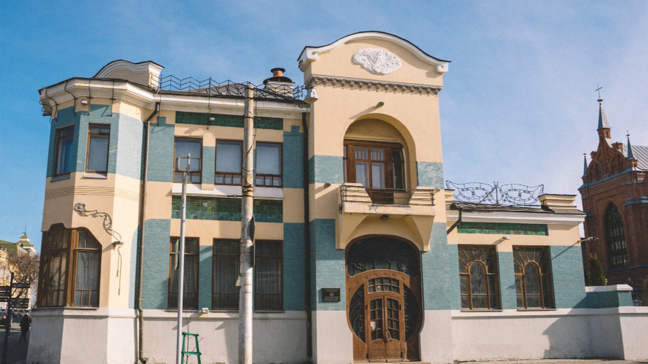 На выставке будут представлены работы из частны...