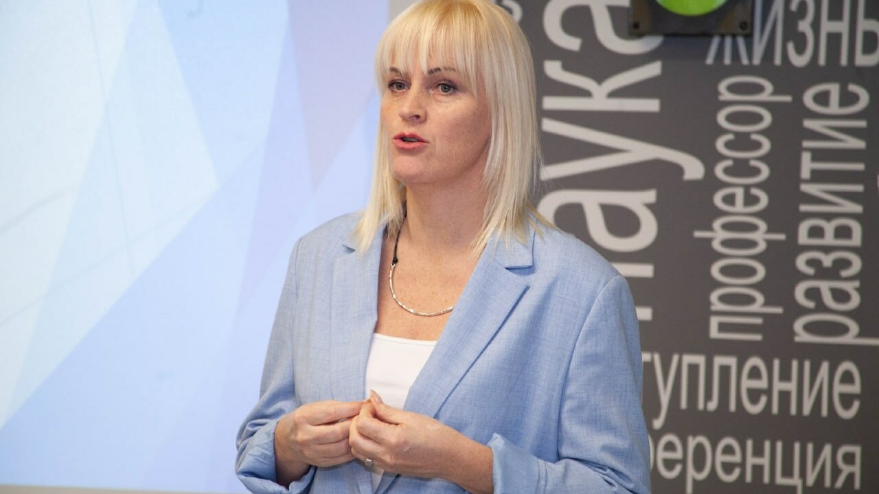 «Автобус счастья» для многодетных: на прямой линии губернатору предложили новый социальный туристический проект В День волонтёра на прямой линии губернатора Са...