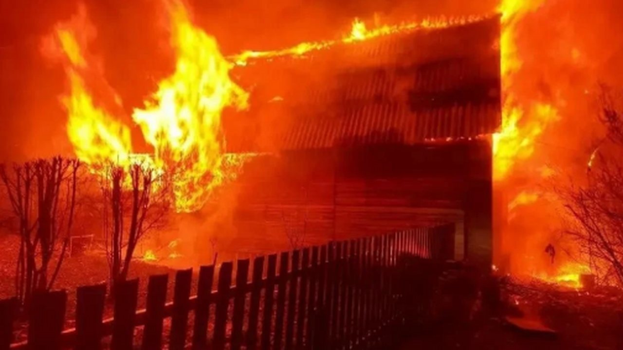 Возгорание началось ночью, сообщение о нем пост...