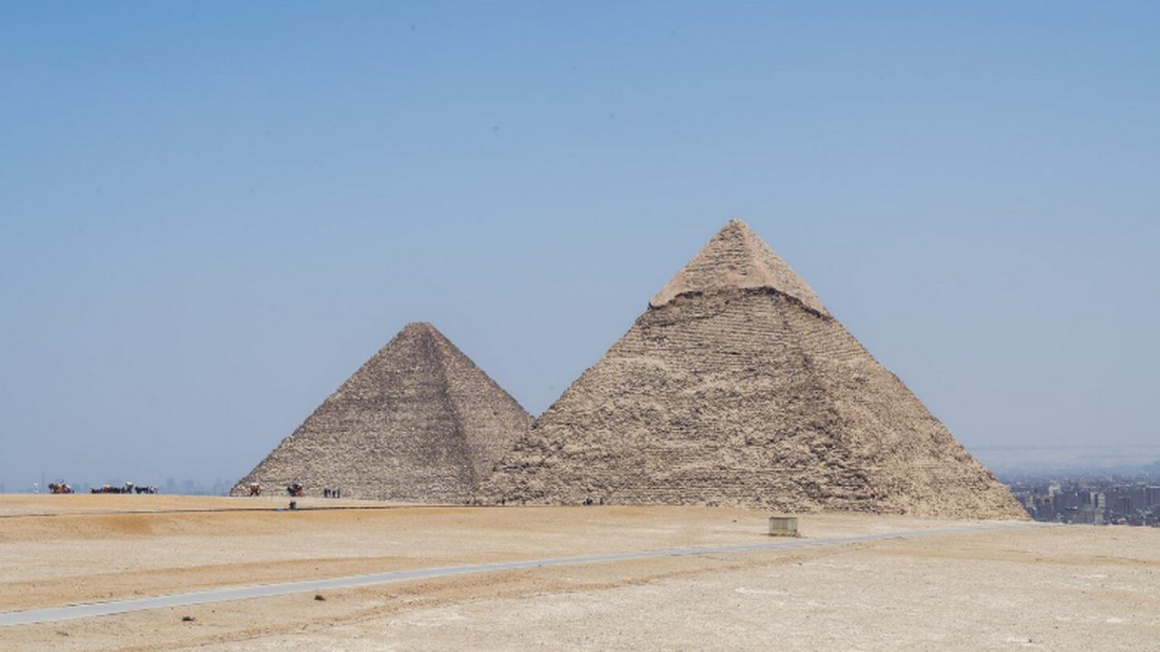 Анализ эрозии камня у основания пирамиды Хеопса...