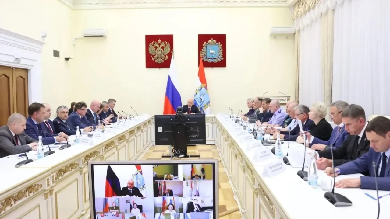 Ход ремонта школ и больниц обсудили в Самаре на...