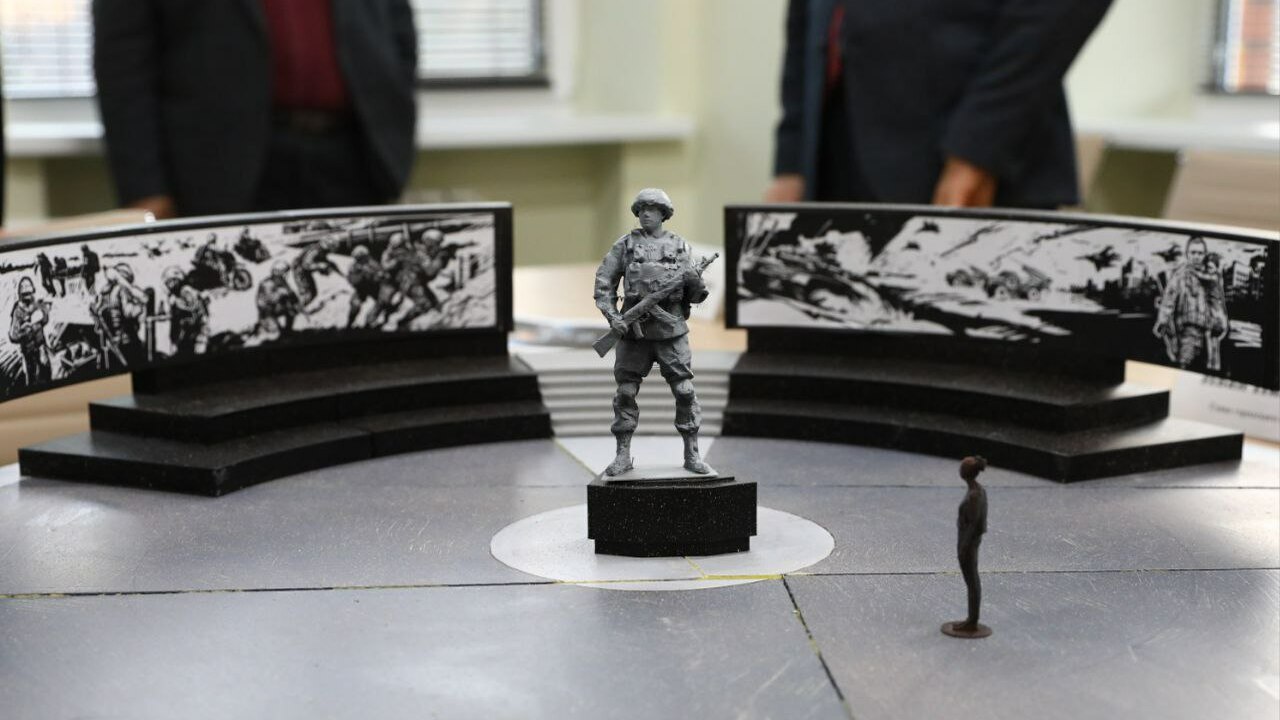 Макет памятника бойцам СВО в Самаре доработают по замечаниям семей В обсуждении принял участие глава Самары и член...