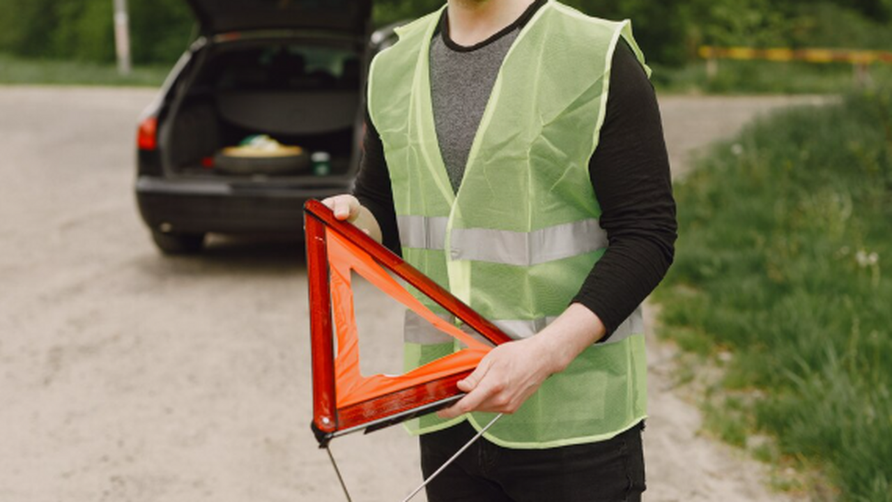 Нет огнетушителя? Как вести себя при проверке ГИБДД и избежать штрафа Могут ли оштрафовать без аптечки: правда 2026 Н...