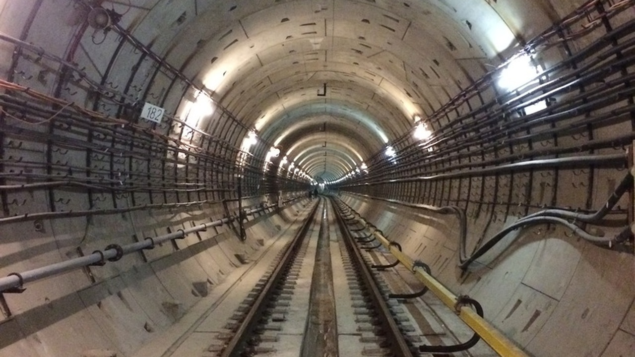 Станцию метро "Театральная" в Самаре откроют для пассажиров в начале 2027 года Рельсы в тоннелях будут уложены к августу 2026 ...