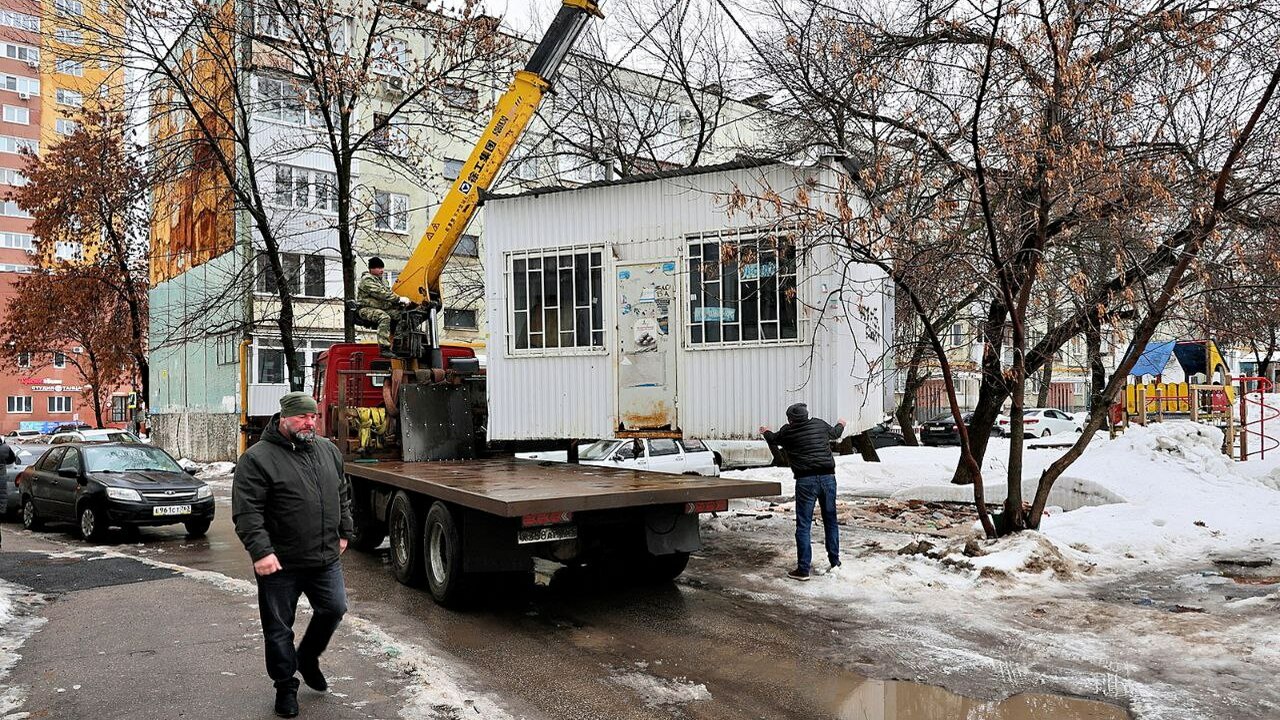 В Самаре был осуществлен демонтаж 15 киосков, к...