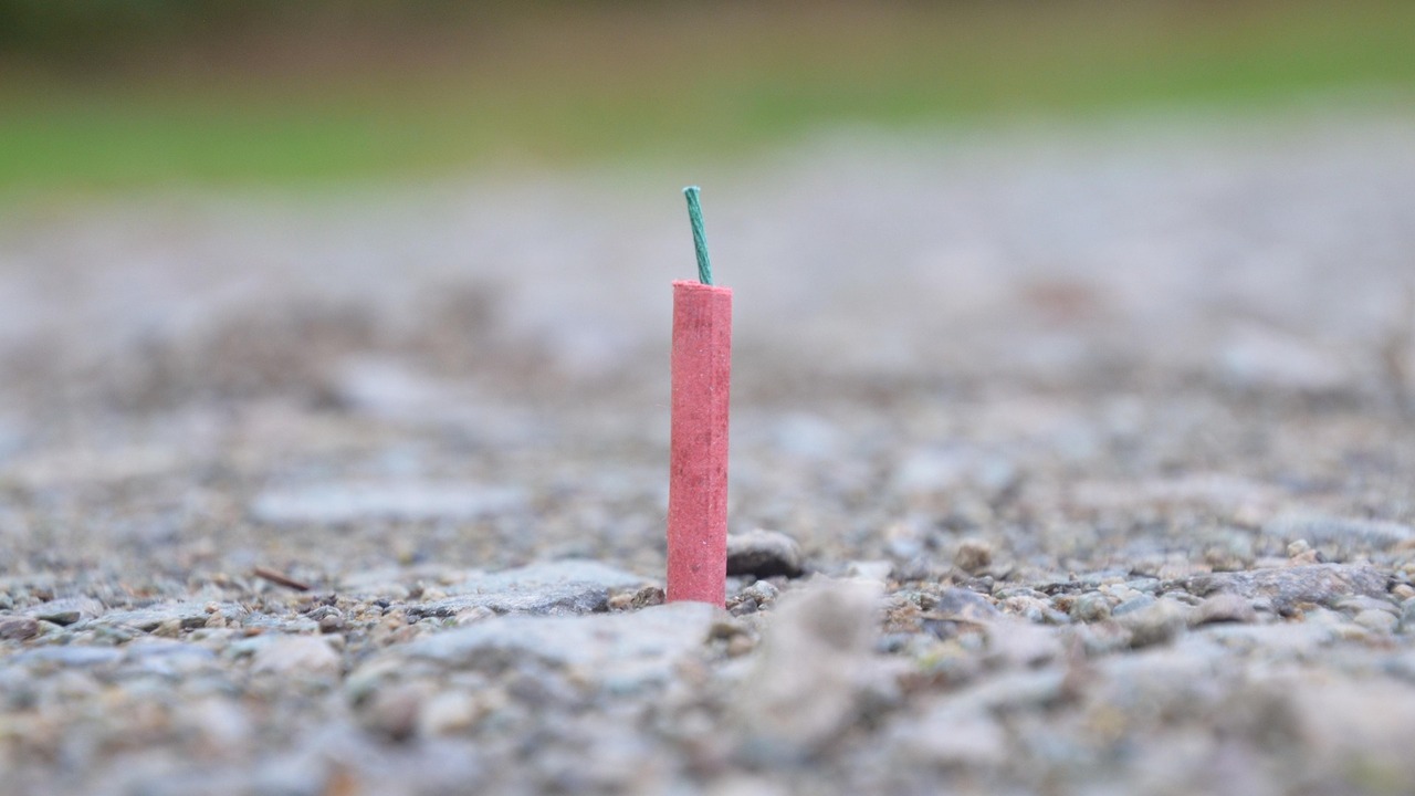 Тольяттинец взорвал петарду в магазине, когда ему не дали украсть коньяк Суд приговорил его к принудительным работам