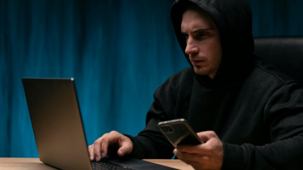 По информации пресс‑центра МВД РФ, мошенники в ...