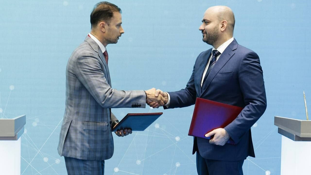 Самарская область и АО «ГЛОНАСС» заключили соглашение о сотрудничестве в сфере развития гражданской беспилотной авиации Вячеслав Федорищев и генеральный директор АО «Г...