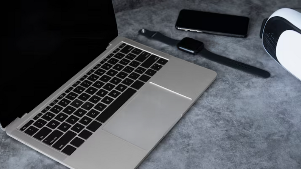 Самарские чиновники обосновали покупку MacBook производственной нуждой МП «ЕИРЦ» г.о. Самара приобрело ноутбук Apple M...