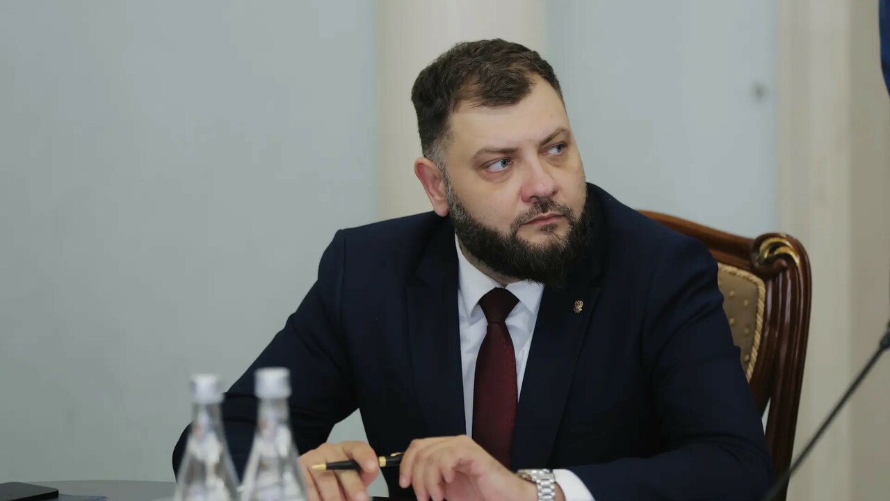 Вячеслав Федорищев на оперативном совещании представил нового руководителя регионального министерства цифрового развития и связи Глава региона сообщил о назначении на эту должн...