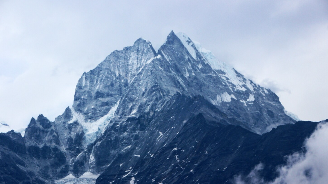 В горах Памира альпинисты нашли фотоаппарат с с...