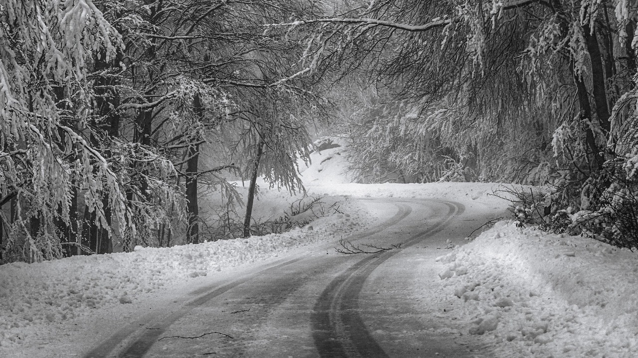 На дорогах возможно образование снежной каши