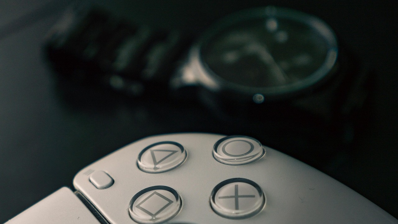 Выпущены официальные механические часы PlayStation тиражом 300 штук Таким образом Sony отмечает 30-летний юбилей Pl...