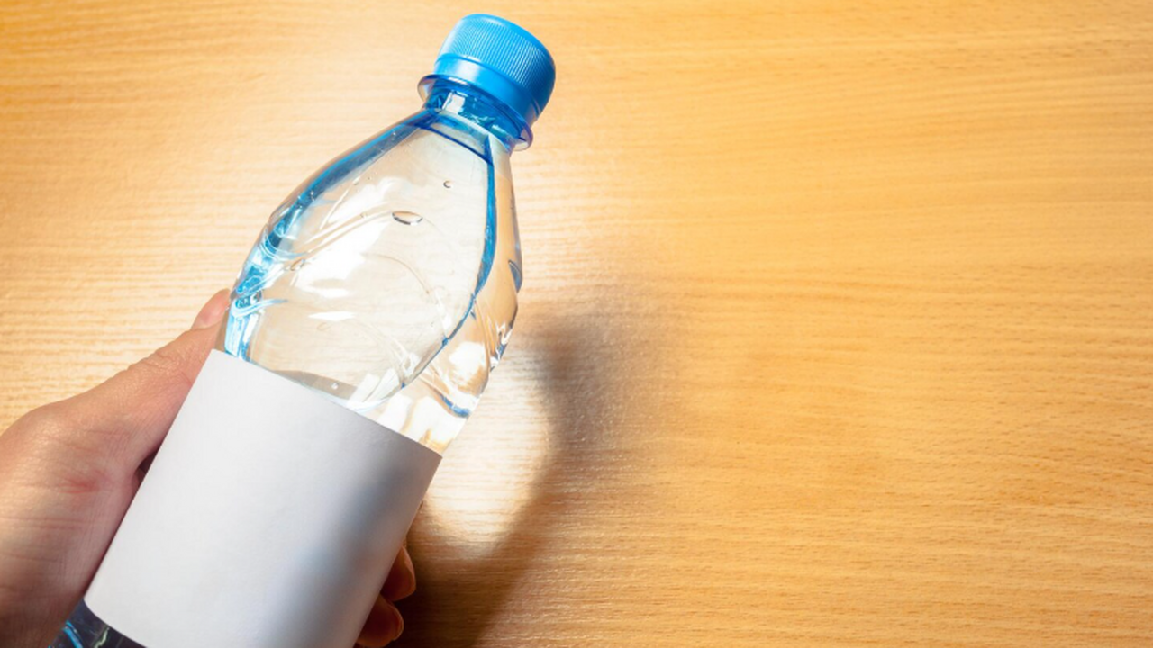 На территории пассажирского вагонного депо в Са...