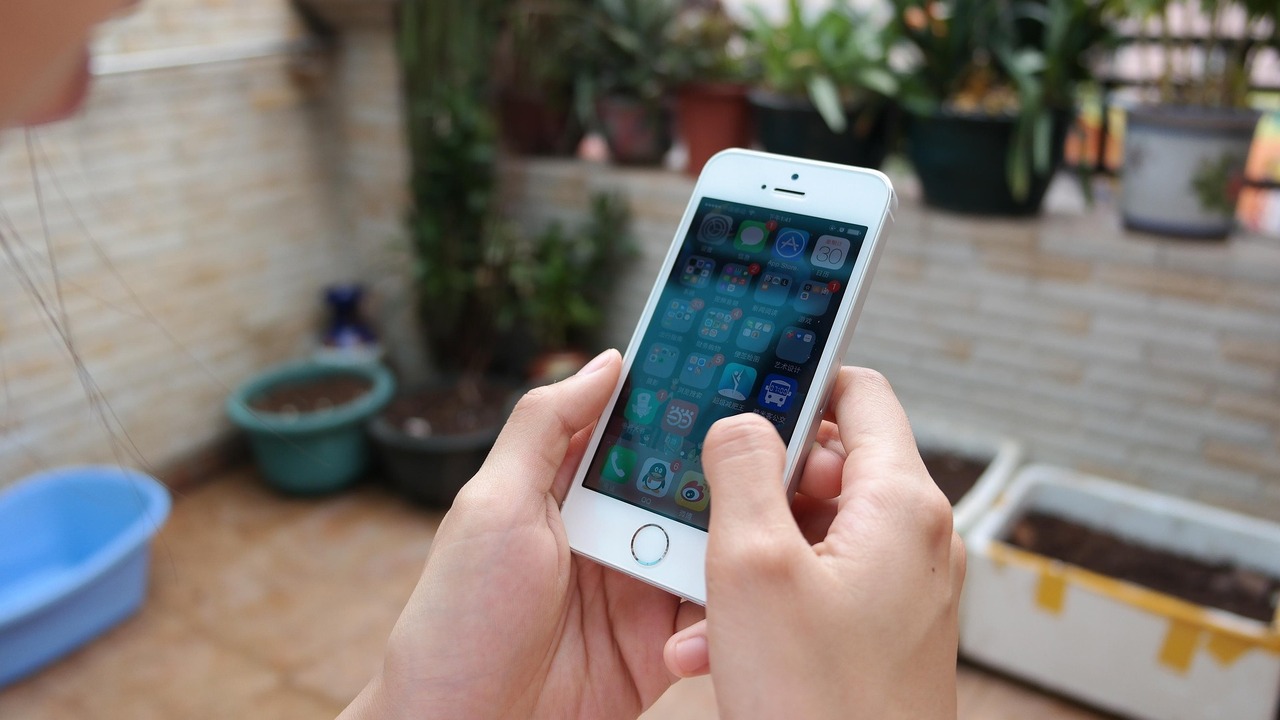 Журналисты Stuff назвали iPhone 5 величайшим iPhone компании Apple iPhone 5 получил узнаваемый дизайн, тонкий корп...