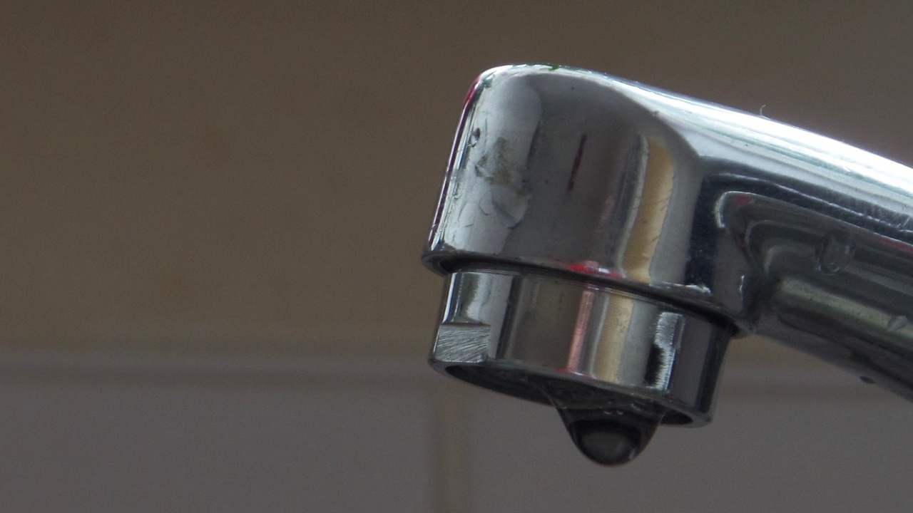 В Самаре для квартир без счетчиков холодной воды ввели коэффициент 3 Таким образом жильцов пытаются мотивировать к у...