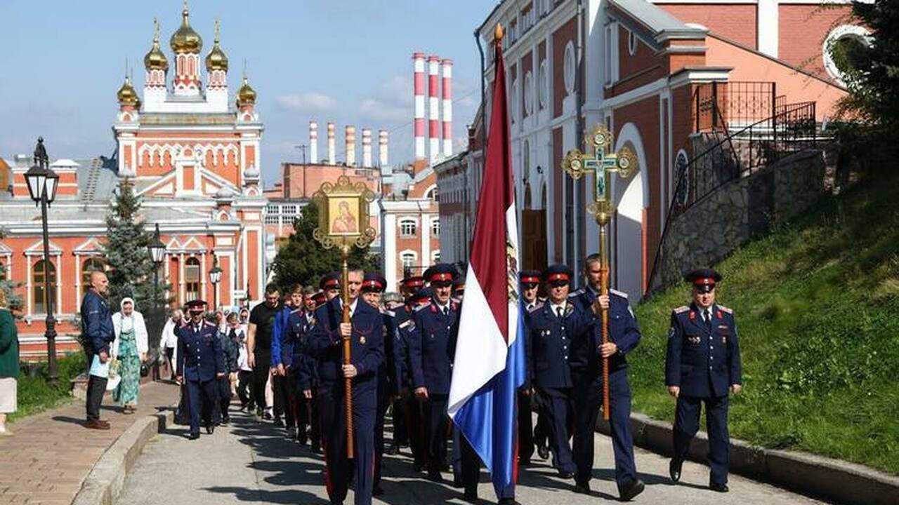 Священная реликвия: в Самаре прошел торжественный молебен в честь Самарского знамени Знамя, созданное 150 лет назад, остается символ...