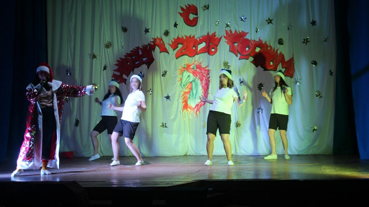 Новогодний КВН объединил осуждённых ИК-15 в Самарской области Участницы праздника продемонстрировали творческ...