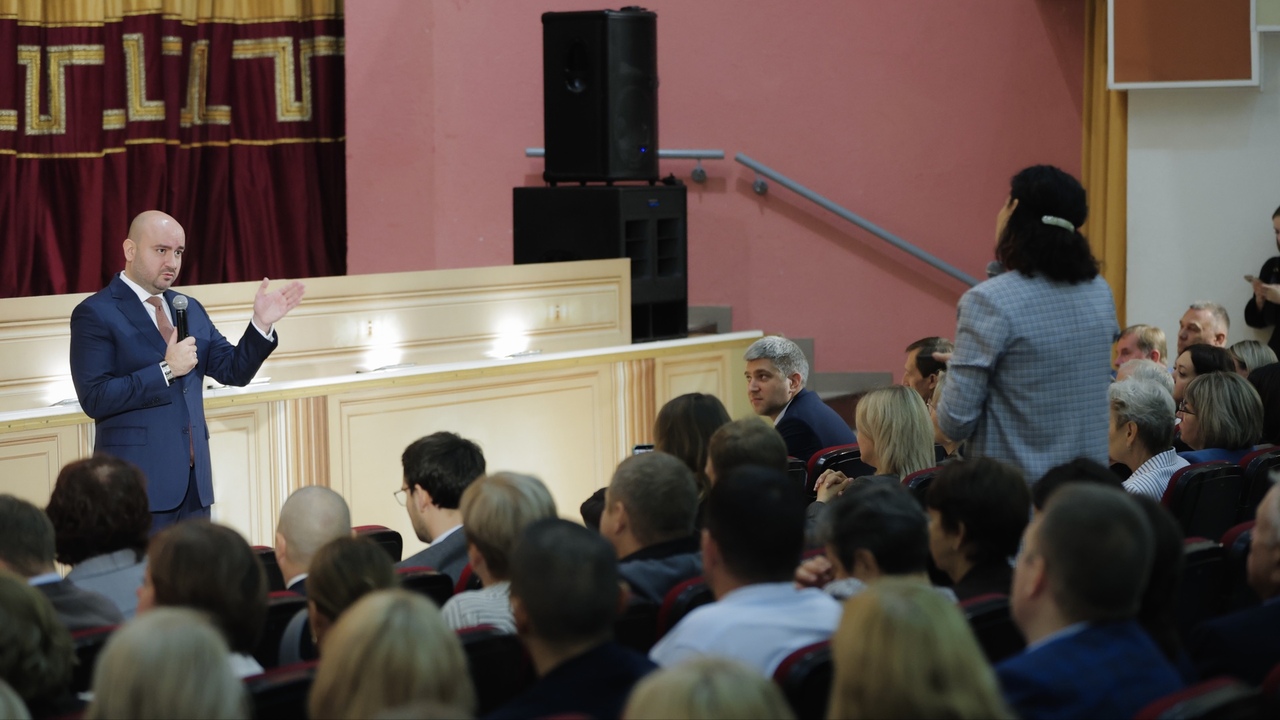 Вячеслав Федорищев встретился с жителями четырех муниципалитетов Самарской области На встрече с активными жителями, в которой прин...